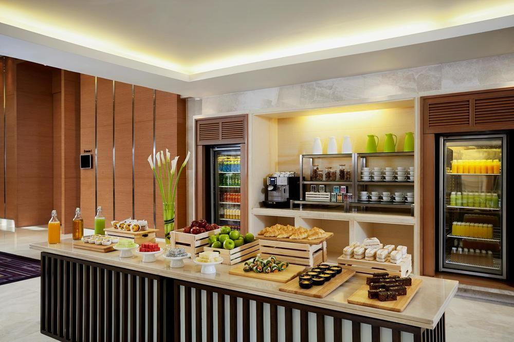 Отель Courtyard By Marriott 4*