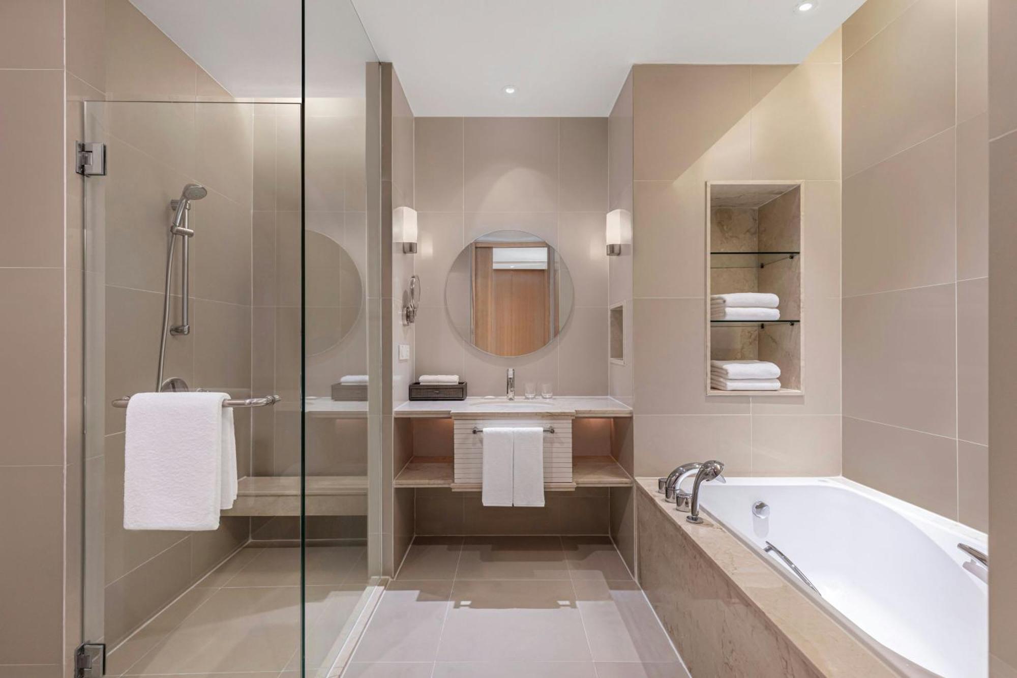 Отель Courtyard By Marriott