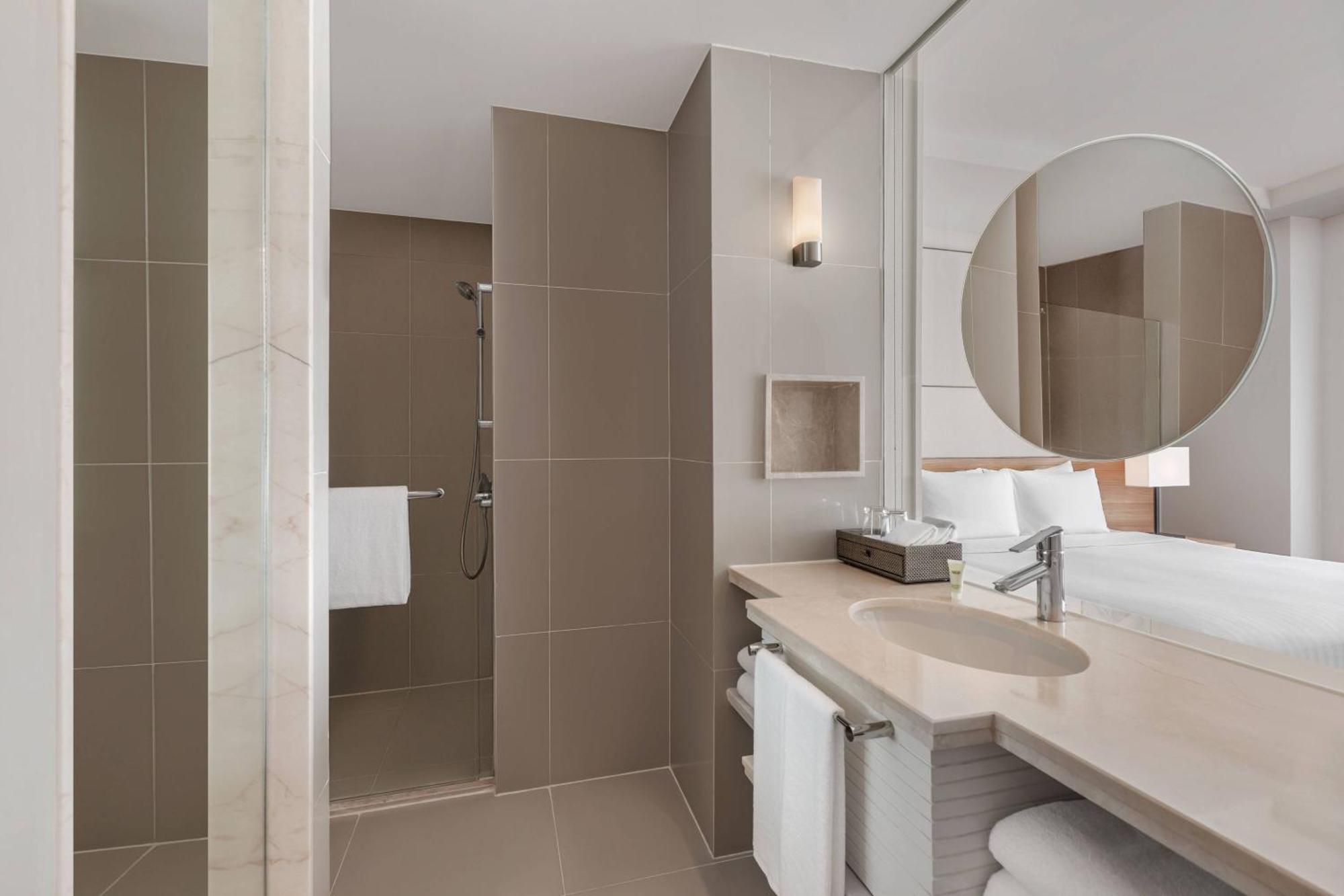 Courtyard By Marriott Отель